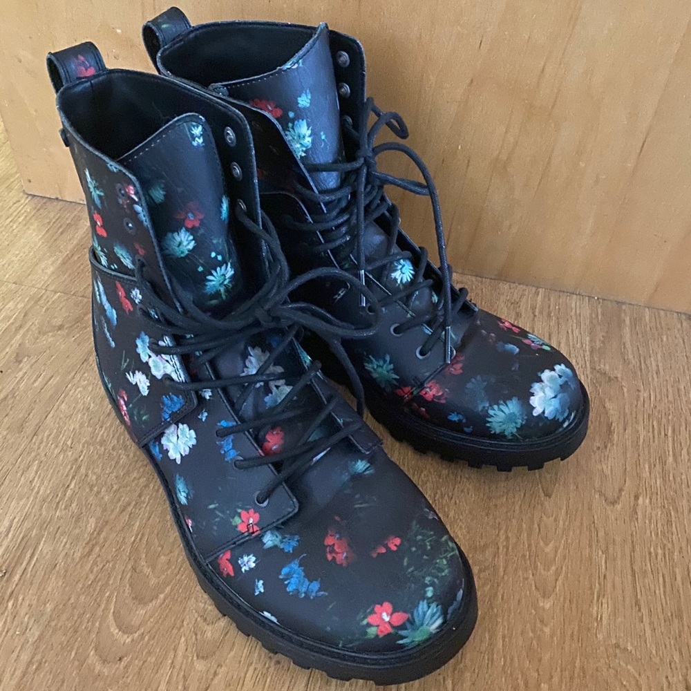 Volcom boots